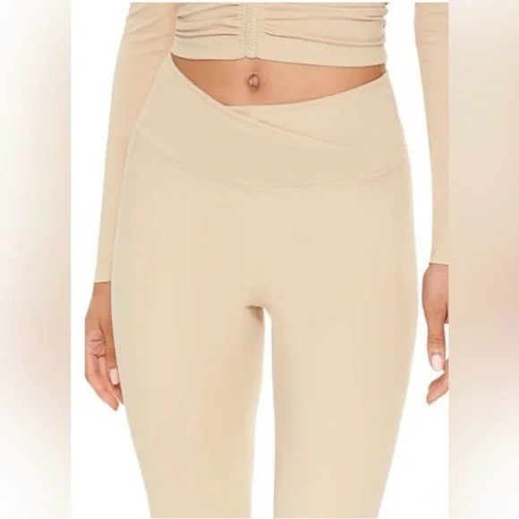 Forever 21 Active Leggings L Desert Sand
Beige NWT - Picture 2 of 11